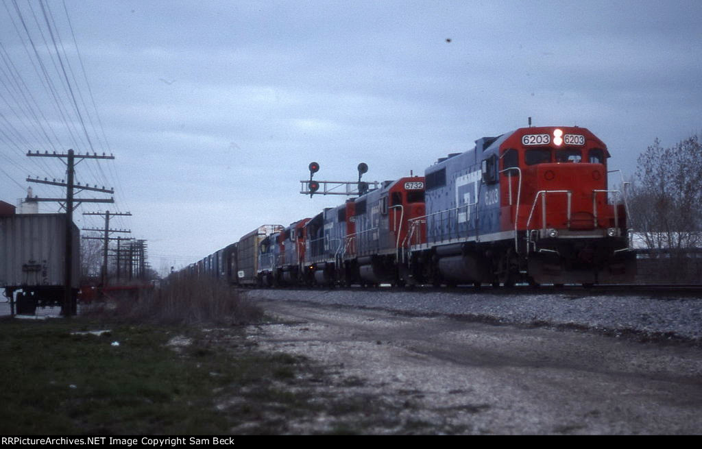 GTW #370 with 5 Locomotives